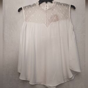 NWT. Coffee and cake White sleeveless blouse. Size L